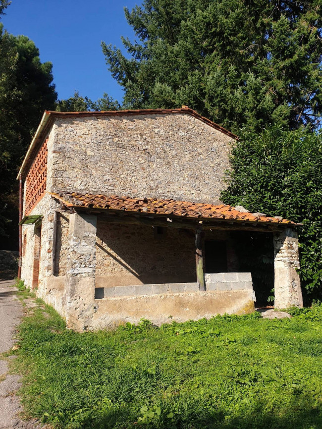 Farmhouse for sale in Pescaglia