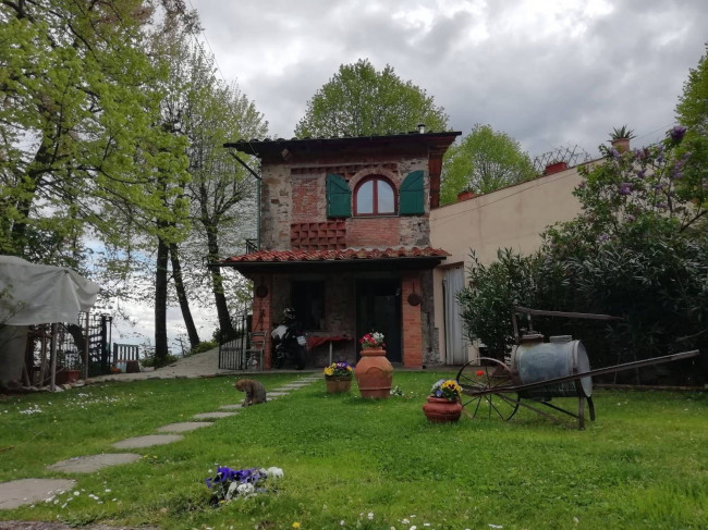 Farmhouse for sale in Capannori