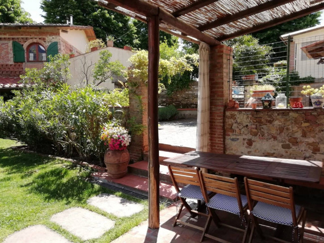 Farmhouse for sale in Capannori