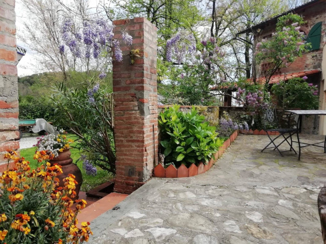 Farmhouse for sale in Capannori