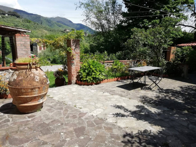 Farmhouse for sale in Capannori