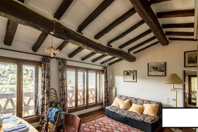 Farmhouse for sale in Camaiore