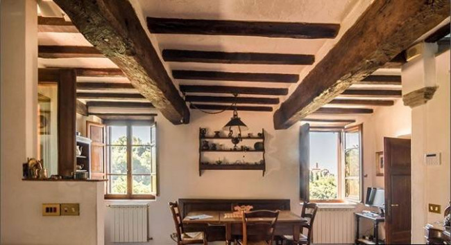 Farmhouse for sale in Camaiore