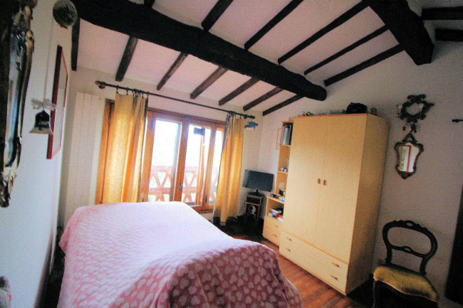 Farmhouse for sale in Camaiore