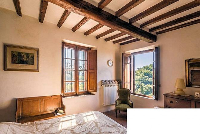 Farmhouse for sale in Camaiore
