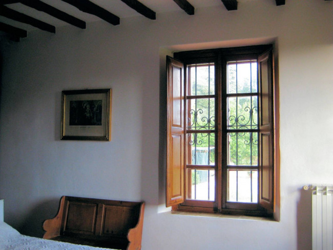 Farmhouse for sale in Camaiore