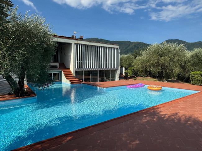 Villa for Sale to Lucca