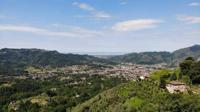 Farmhouse for sale in Camaiore