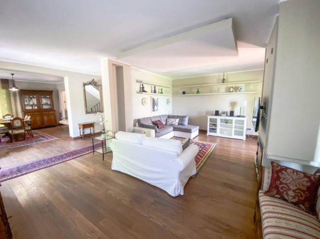 Farmhouse for sale in Camaiore