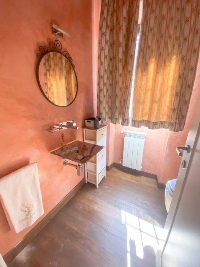 Farmhouse for sale in Camaiore