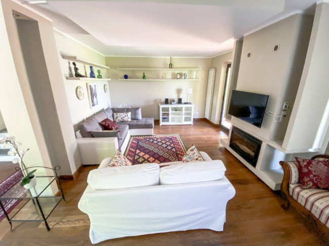 Farmhouse for sale in Camaiore