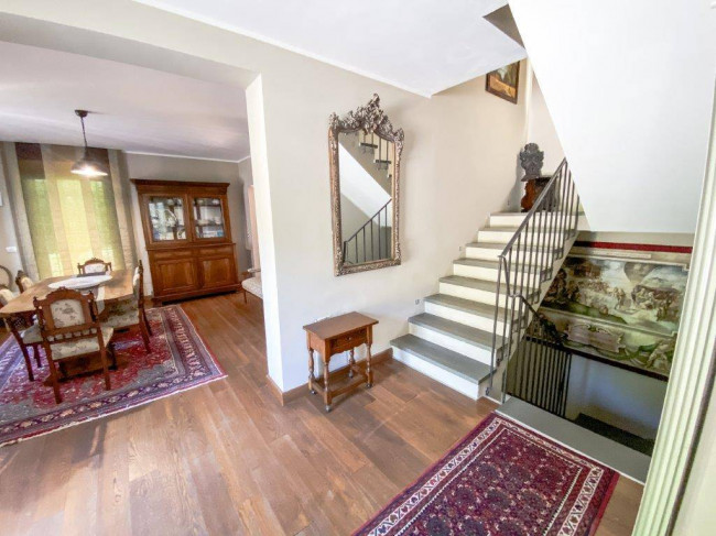 Farmhouse for sale in Camaiore