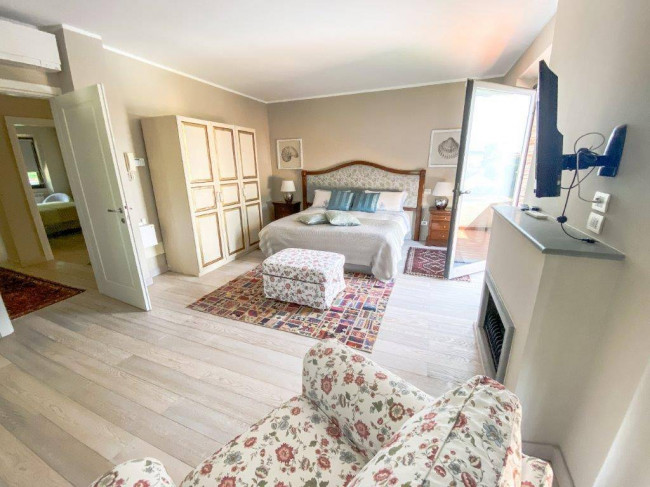 Farmhouse for sale in Camaiore