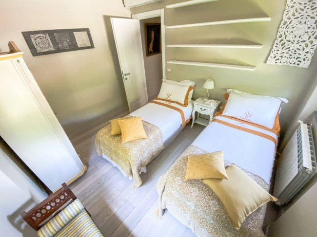 Farmhouse for sale in Camaiore