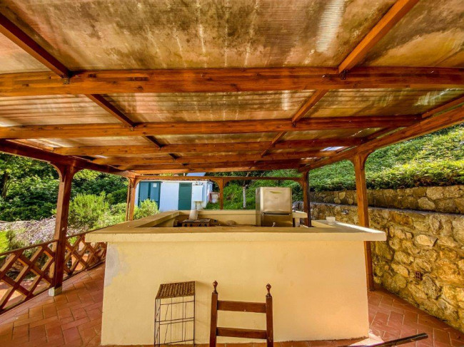 Farmhouse for sale in Camaiore