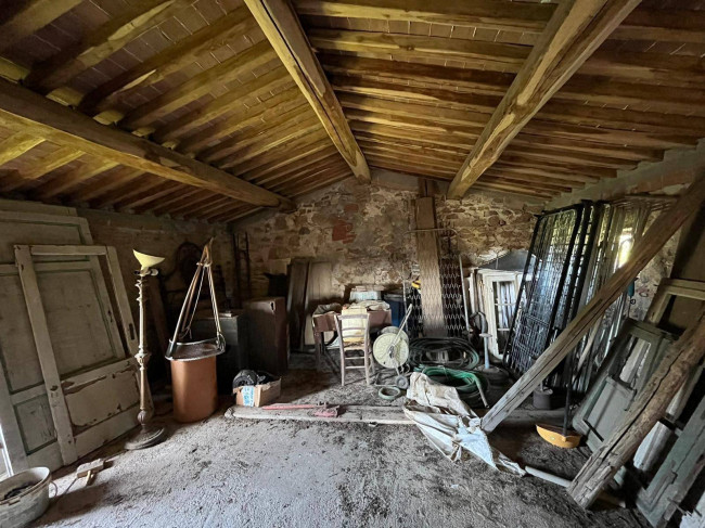 Farmhouse for sale in Lucca