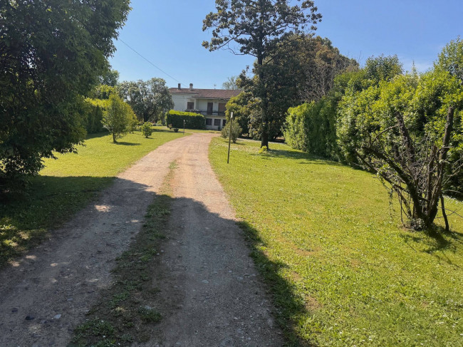 Villa for Sale to Lucca