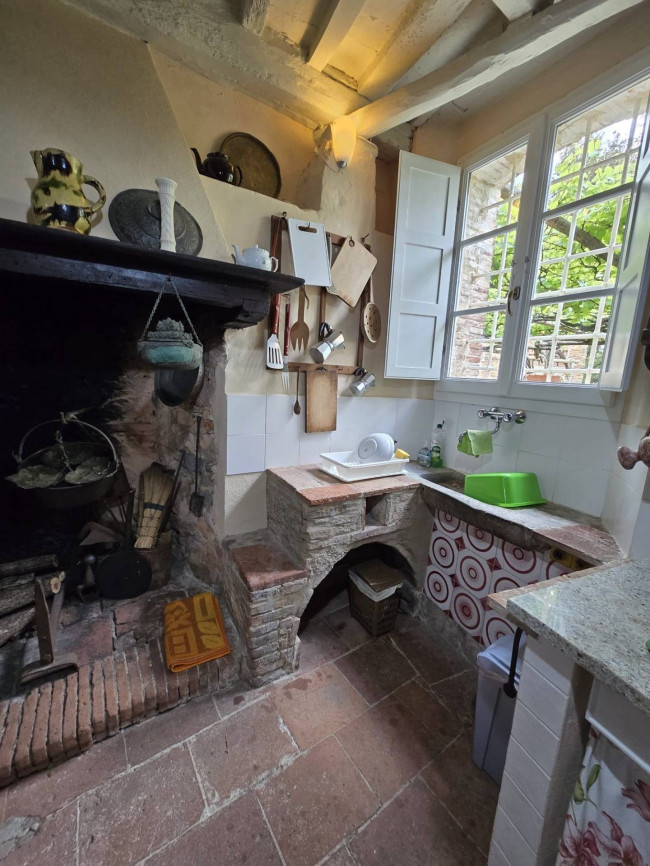 Farmhouse for sale in Camaiore