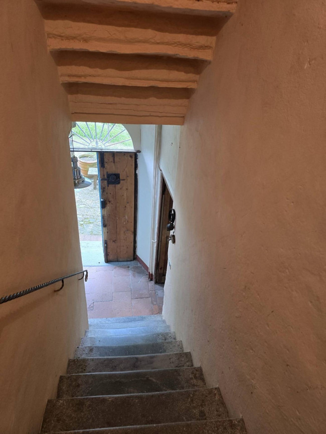 Farmhouse for sale in Camaiore