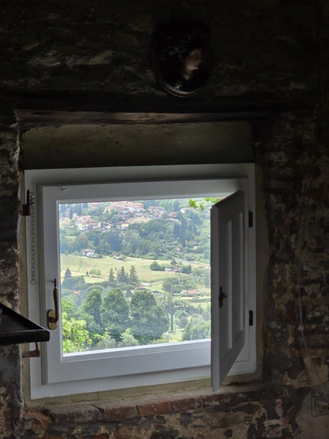 Farmhouse for sale in Camaiore