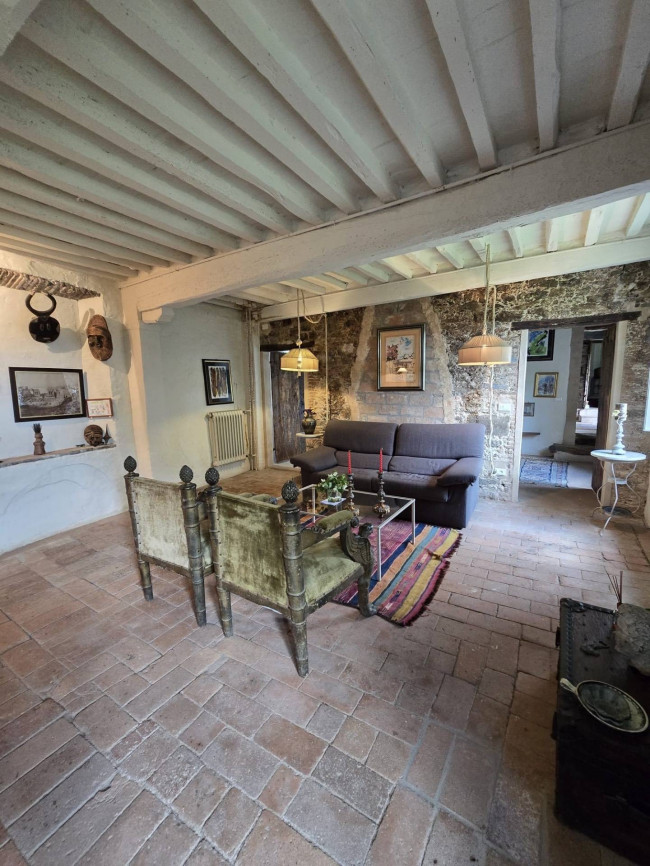 Farmhouse for sale in Camaiore