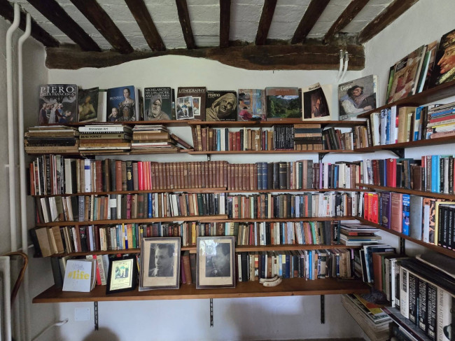 Farmhouse for sale in Camaiore