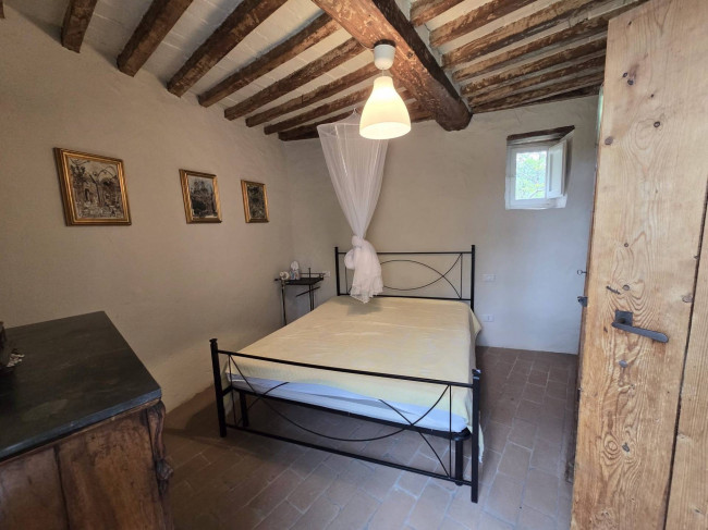 Farmhouse for sale in Camaiore
