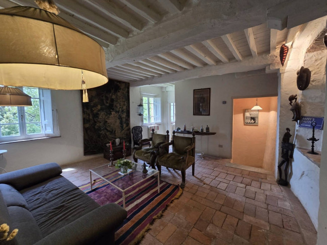 Farmhouse for sale in Camaiore