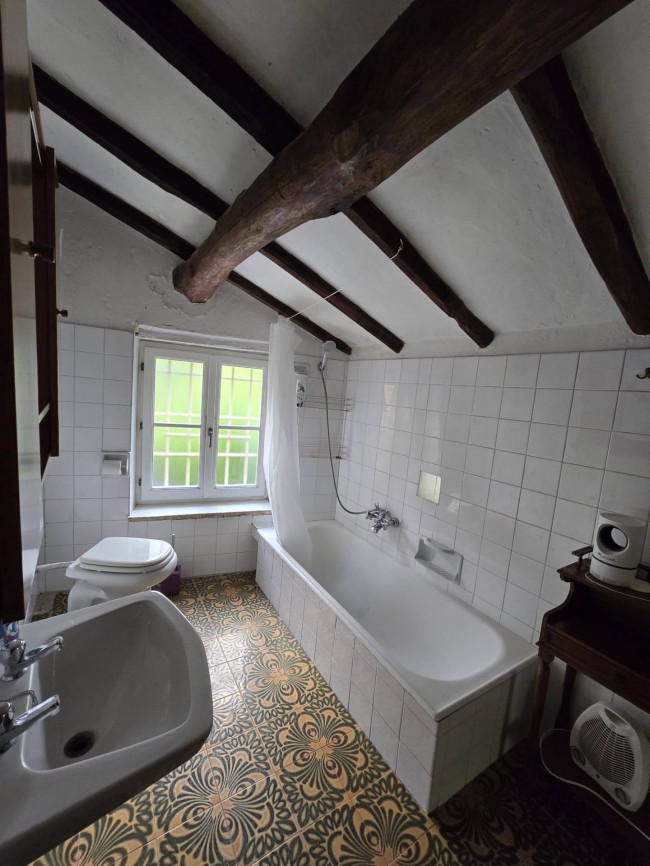 Farmhouse for sale in Camaiore