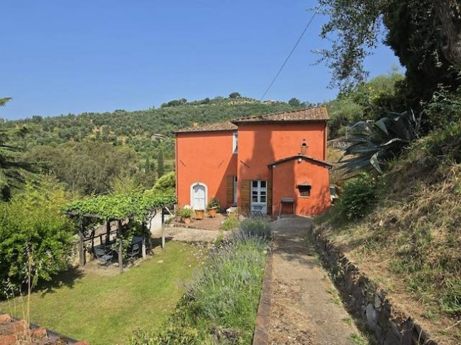 Rustico in vendita a Massarosa