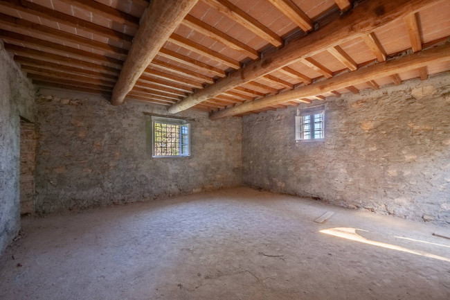 Farmhouse for sale in Lucca