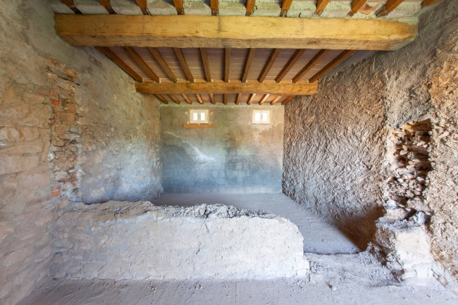 Farmhouse for sale in Lucca