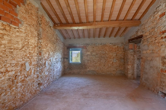 Farmhouse for sale in Lucca
