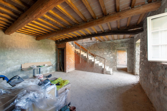 Farmhouse for sale in Lucca
