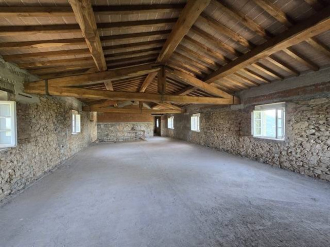 Farmhouse for sale in Lucca