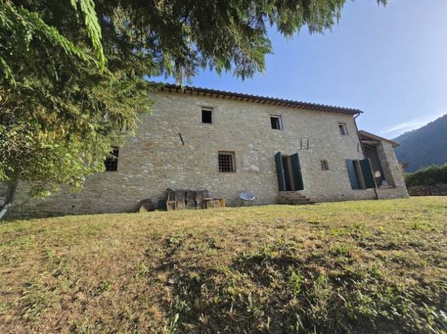 Farmhouse for sale in Lucca