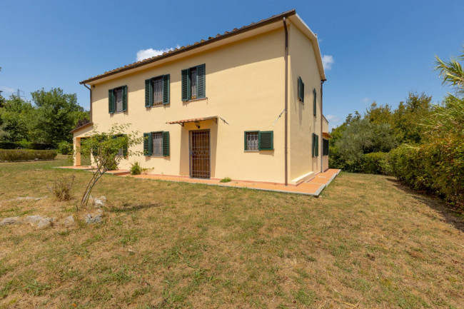Casale in vendita a Lucca