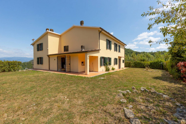 Casale in vendita a Lucca