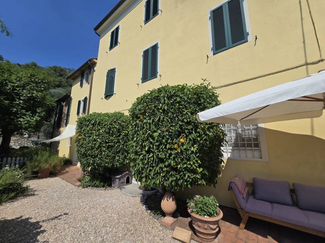 Farmhouse for sale in Massarosa