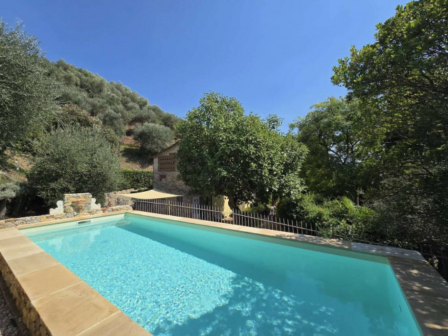 Farmhouse for sale in Massarosa