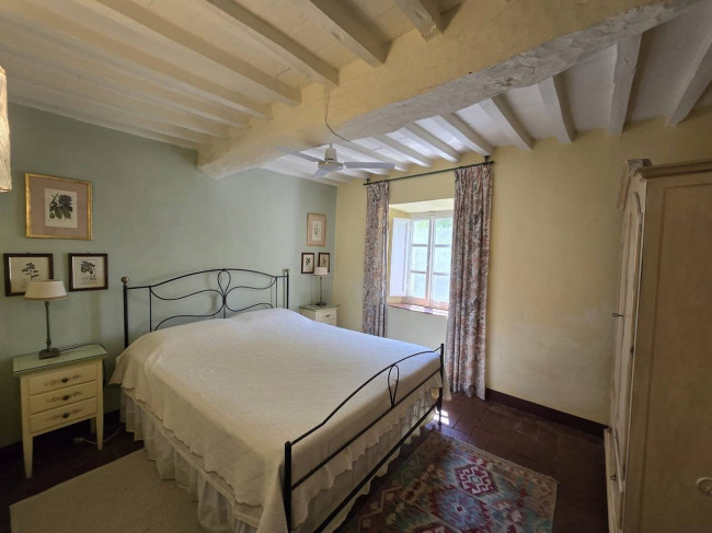 Farmhouse for sale in Massarosa