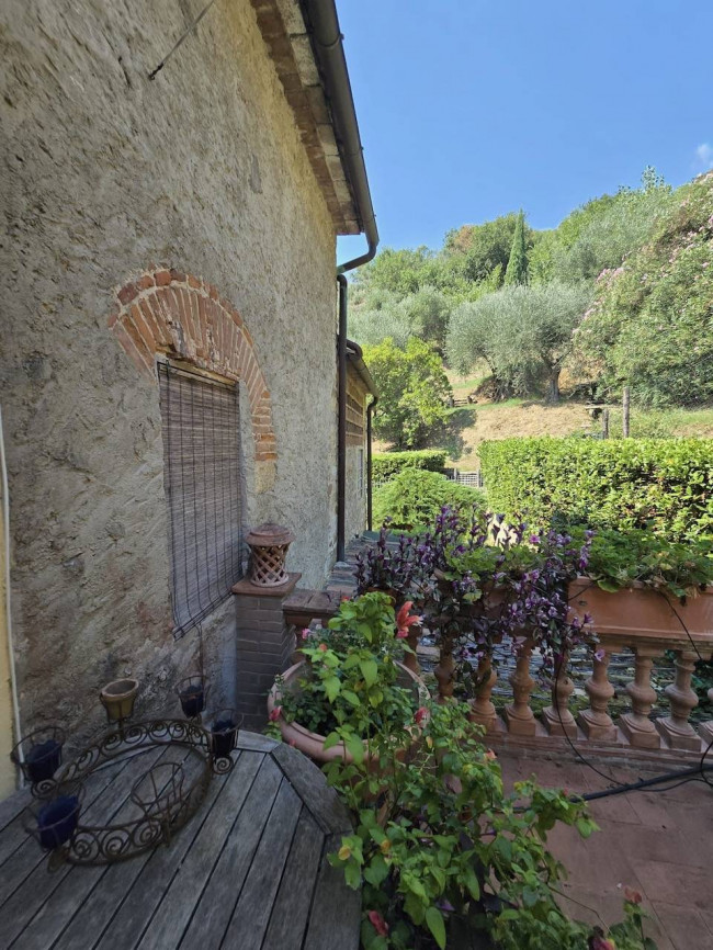 Farmhouse for sale in Massarosa