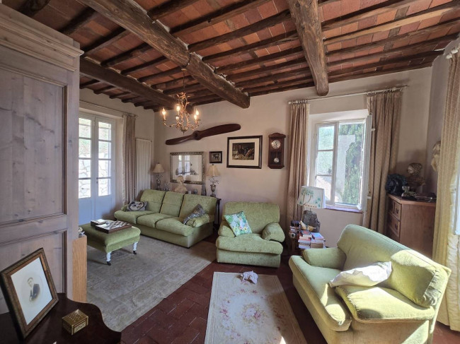 Farmhouse for sale in Massarosa