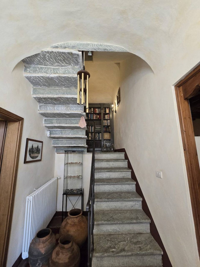 Farmhouse for sale in Massarosa