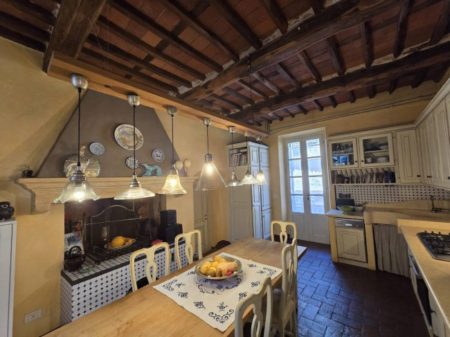 Farmhouse for sale in Massarosa