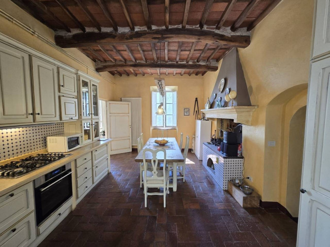 Farmhouse for sale in Massarosa