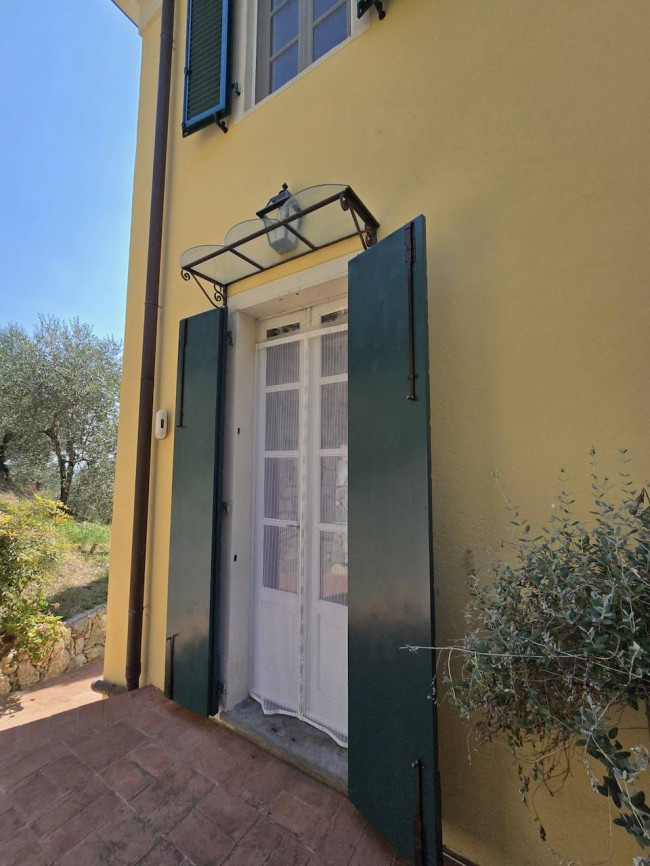 Farmhouse for sale in Massarosa
