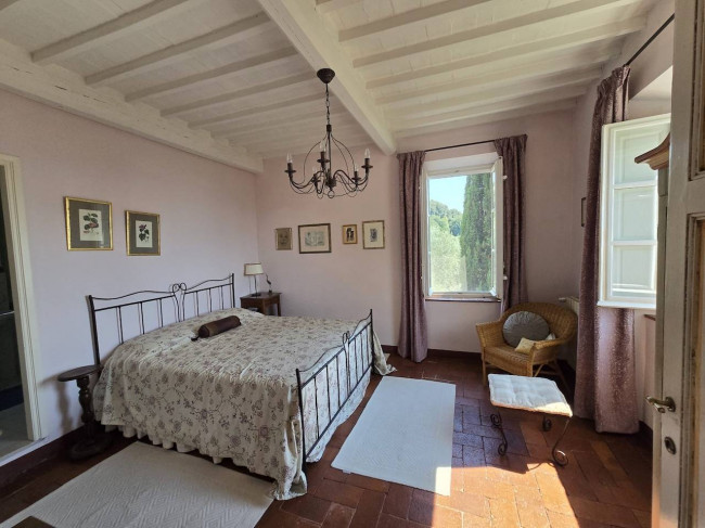 Farmhouse for sale in Massarosa
