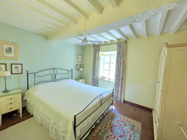 Farmhouse for sale in Massarosa
