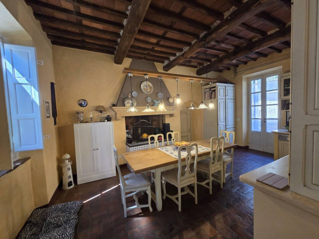 Farmhouse for sale in Massarosa